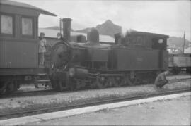 Locomotora de vapor nº6 "Muro", de rodaje, 1-3-1-T en la estación de Gandía, de los Fer...