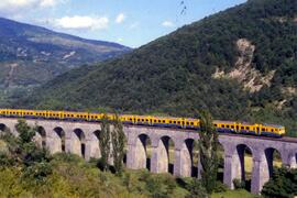 Automotores diésel de la serie 592, 593 y 596 de RENFE, conocidos como "Camellos"