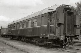 Coche restaurante WR 3569 de la serie 3562-3569 de la Compañía Wagons Lits detenido en la estació...