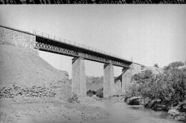 Puente del arroyo Benalija II en el km 141,883 de la línea de Mérida a Sevilla, entre los término...