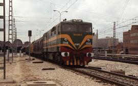 Locomotoras diésel - eléctricas de la serie 319 - 001 a 060 y 071 a 103 de RENFE, ex. 1901 a 1960...