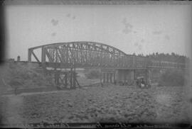 Puente sobre el Guadalquivir en el km 199,724 de la línea de Mérida a Sevilla, entre los términos...