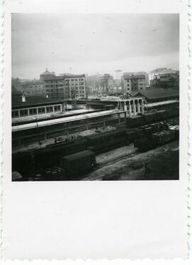 Nuevo edificio de viajeros y nuevas instalaciones de la estación de Oviedo de la línea de León a ...