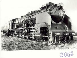 Locomotora de vapor tipo 151 nº 5001 "Santa Fe" con ténder, de la serie 151 - 3101 a 31...