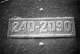 Placa de matriculación de la locomotora de vapor 240 - 2090 de RENFE, ex MZA de la serie 1100 (se...