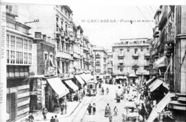 Postal de las Puertas de Murcia de Cartagena, con tranvía