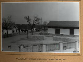 Muelle cubierto y casilla en el km 8,190 en la estación de Pozuelo