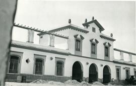 Reformas en las fachadas y redistribución interior del edificio de viajeros de la estación de Éci...