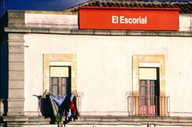 Vista de la fachada de la estación antigua de El Escorial