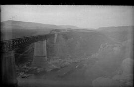 Puente o viaducto de Vadollano, de tres tramos, en el km 304,508 de la línea de Manzanares a Córd...