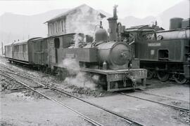 Estación de Iráuregui (Vizcaya) de la sección de Luchana a Valmaseda del Ferrocarril de la Robla ...