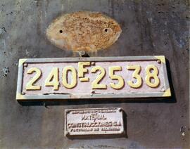 Placas de matriculación y reparación de Material y Construcciones, S.A., de la locomotora de vapo...