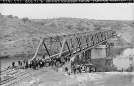 Puente de Zújar, situado en el km km 17, 474 de la línea de Almorchón a Belmez, dentro del términ...