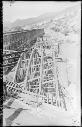 Sustitución del puente metálico sobre el río Zújar, en el km 308,089 de la línea de Madrid a Bada...