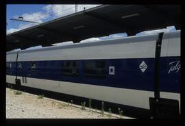 Composición de Talgo Pendular 200 o Talgo 6 en Madrid - Chamartín, con logotipo de Largo Recorrid...