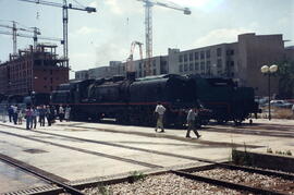 Locomotoras de vapor estacionadas en estación