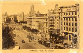 Vista de la calle de Alcalá de Madrid y de varios tranvías