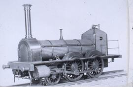 Reproducción a escala de una locomotora de vapor de rodaje 120 del Ferrocarril de Madrid a Aranju...
