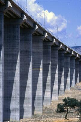 Viaducto en la línea del AVE Madrid-Sevilla