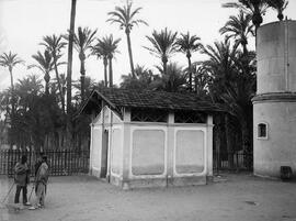 Retretes y depósito de agua de la estación de Elche