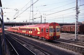 Automotores eléctricos de la serie 444 de RENFE, conocidos como electrotrenes, coches motores 9 -...