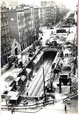 Obra de cobertura de la zanja de la calle Aragón (Barcelona)