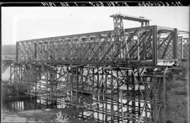 Puente de Guarrizas II, de dos tramos, en el km 284,639 de la línea de Manzanares a Córdoba, dent...