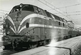 Locomotora diésel hidromecánica 340 - 025 - 6 de la serie 340 - 001 a 032 de RENFE, ex. 4025 de l...