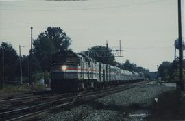Tren nº 10 a su paso por Lakeshore (Porter - Nueva York). Composición de viajeros de Amtrak con t...