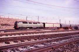 Locomotoras diésel - eléctricas de la serie 333 - 001 a 093 de RENFE, fabricadas por MACOSA entre...