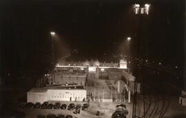 Vista general nocturna del conjunto de la exposición del Centenario del ferrocarril en España rea...