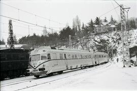 Automotor diésel TAF de la serie 595 de RENFE en la estación de Cercedilla nevada