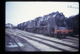 Tractor diésel de maniobras 10114, locomotoras de vapor (240F-2546, etc.), vía estrecha, Madrid-C...