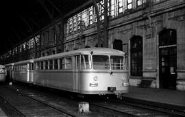 Automotor térmico diésel Ferrobús serie 591 - 301 de RENFE, ex Fer 301, en la estación de Valenci...