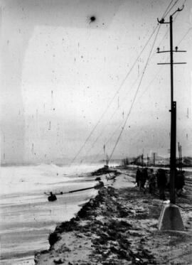 Destrozos por el temporal junto a la estación de Vilasar