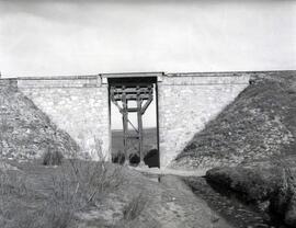 Puente o pontón metálico de 5 m de luz, situado entre los km 134 y 143 de la línea de Puente Geni...