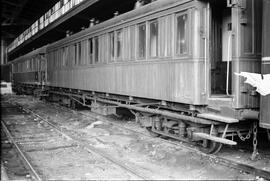 Coche de viajeros AA 933 de bogies y caja de madera de RENFE, procedente de la serie AA fhv 13, 1...