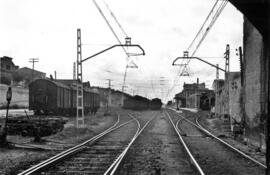 Playa de vías a la entrada de la estación de Villafranca del Panadés o Vilafranca del Penedés de ...