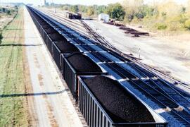 Tren carbonero, a su paso por Pekin, Illinois.