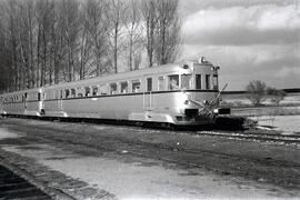 Automotor diésel TAF de la serie 595 de RENFE circulando entre Torralba y Soria