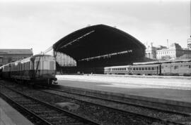 Coche dispensario PPAS - 310 "Virgen de África" (ex MZA AWffv-37, ex RENFE AA 337) y ot...