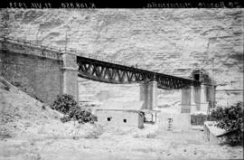 Parapeto artificial del puente de Matarraña IV, situado en el km 148,850 de la línea de Zaragoza ...