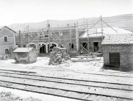 Construcción de la nueva estación de Mataporquera, en la línea de Venta de Baños a Santander