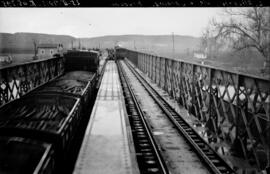 Puente sobre el Jarama en el km 45,797 de la línea de Madrid a Alicante, situado entre los términ...