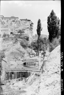 Puente sobre el río Huecar, a su paso por Cuenca