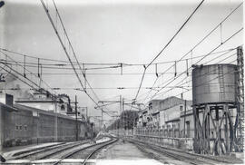 Catenaria en vías de salida de la estación de Sabadell, lado Torrebonica