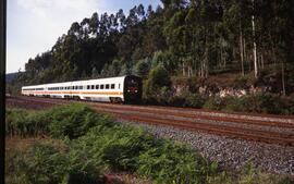 Tren Regional Diésel (TRD) Express serie 594 de RENFE de la línea regional de media distancia de ...