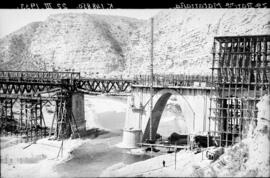 Puente de Matarraña IV, situado en el km 148,850 de la línea de Zaragoza a Barcelona, entre los m...