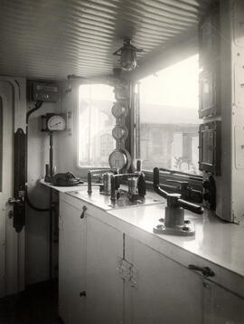 Cabina  de conducción de diésel eléctrica, posiblemente una 7500 (serie 275)