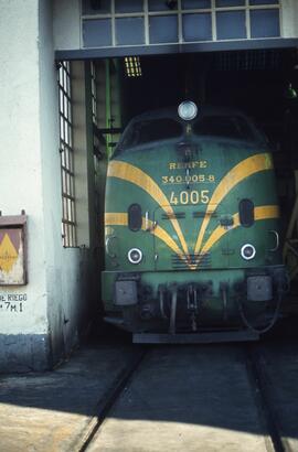 Locomotora diésel hidromecánica 340 - 005 - 8 de la serie 340 - 001 a 032 de RENFE, ex. 4005 de l...